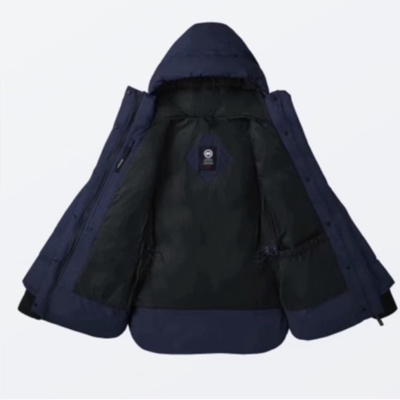 Canada Goose Women's Alliston
Hooded Puffer Jacket (Packable), Small - Picture 15 of 15